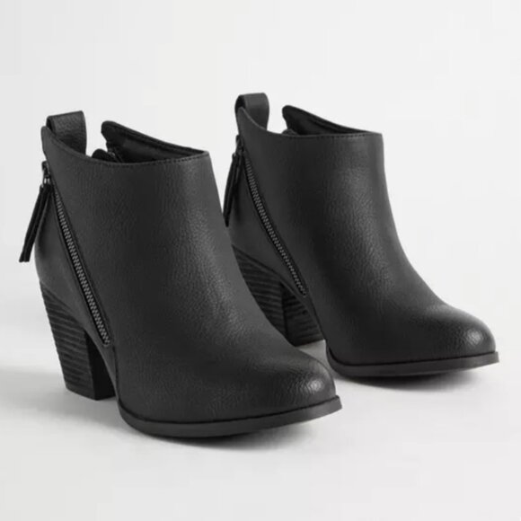 NEW Torrid Side Zip Heel Bootie 11WW - Picture 1 of 3